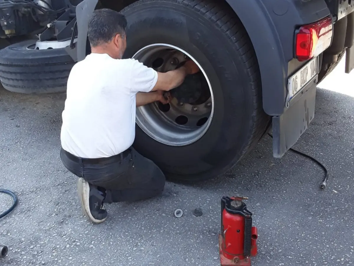 Şarkikaraağaç Oto Lastikçi